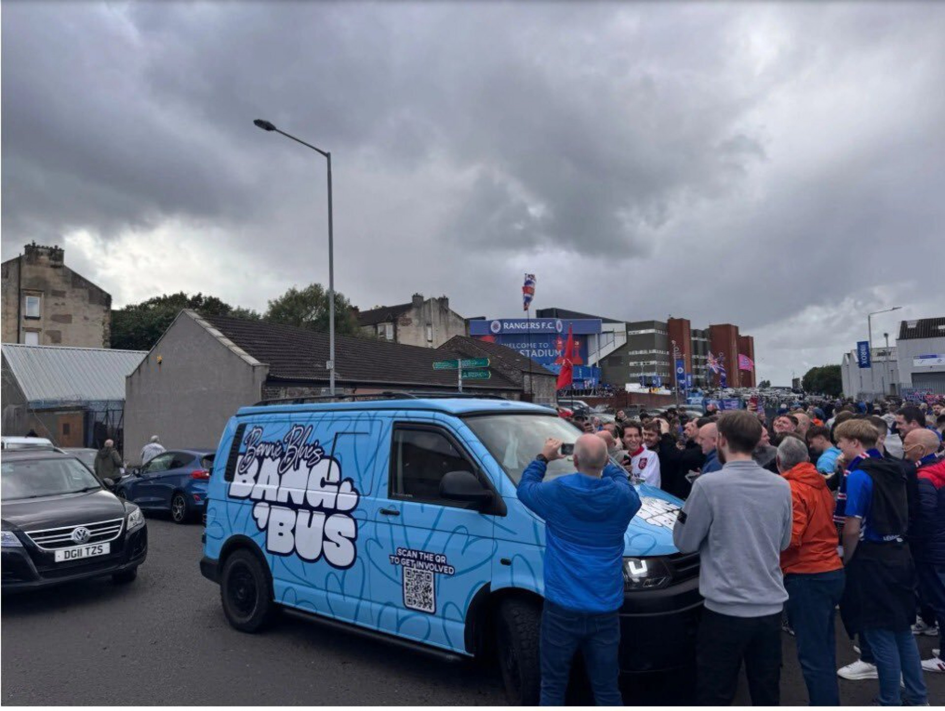 'Bang Bus' atraiu fãs em sua parada na Escócia - Reprodução / X