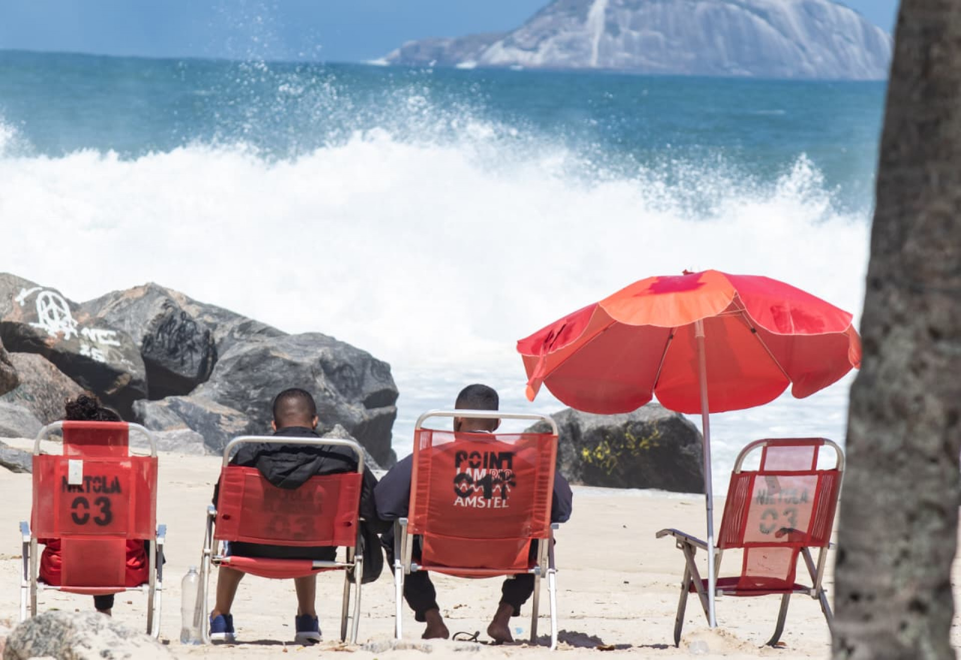 Pai de adolescente que se afogou no Leme acompanha buscas nesta segunda (15) - Érica Martins/Agência O DIA