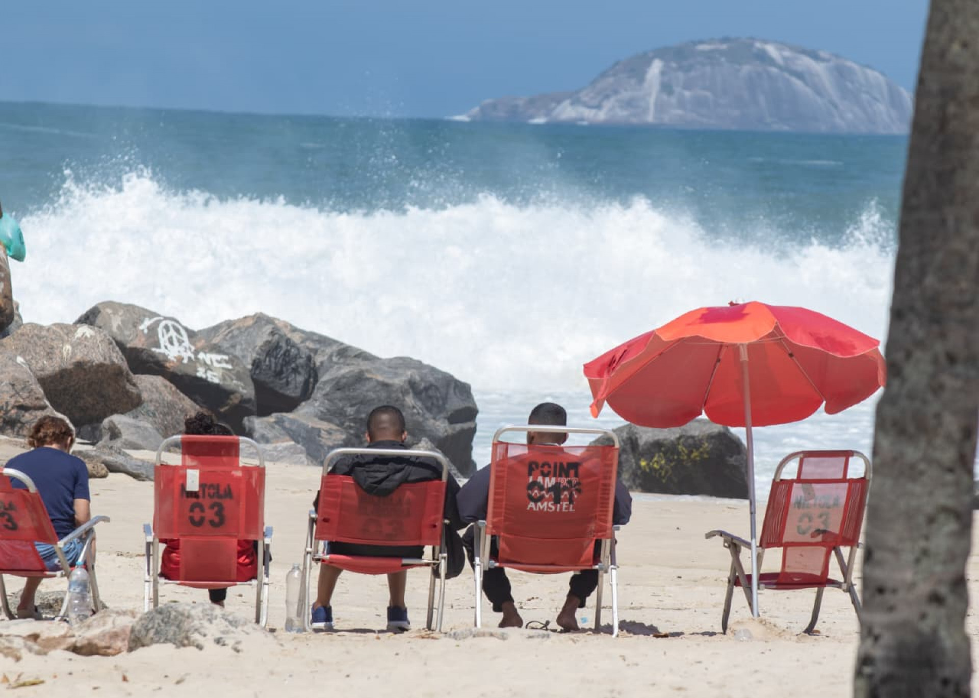 Pai de adolescente que se afogou no Leme acompanha buscas nesta segunda (15) - Érica Martins/Agência O DIA