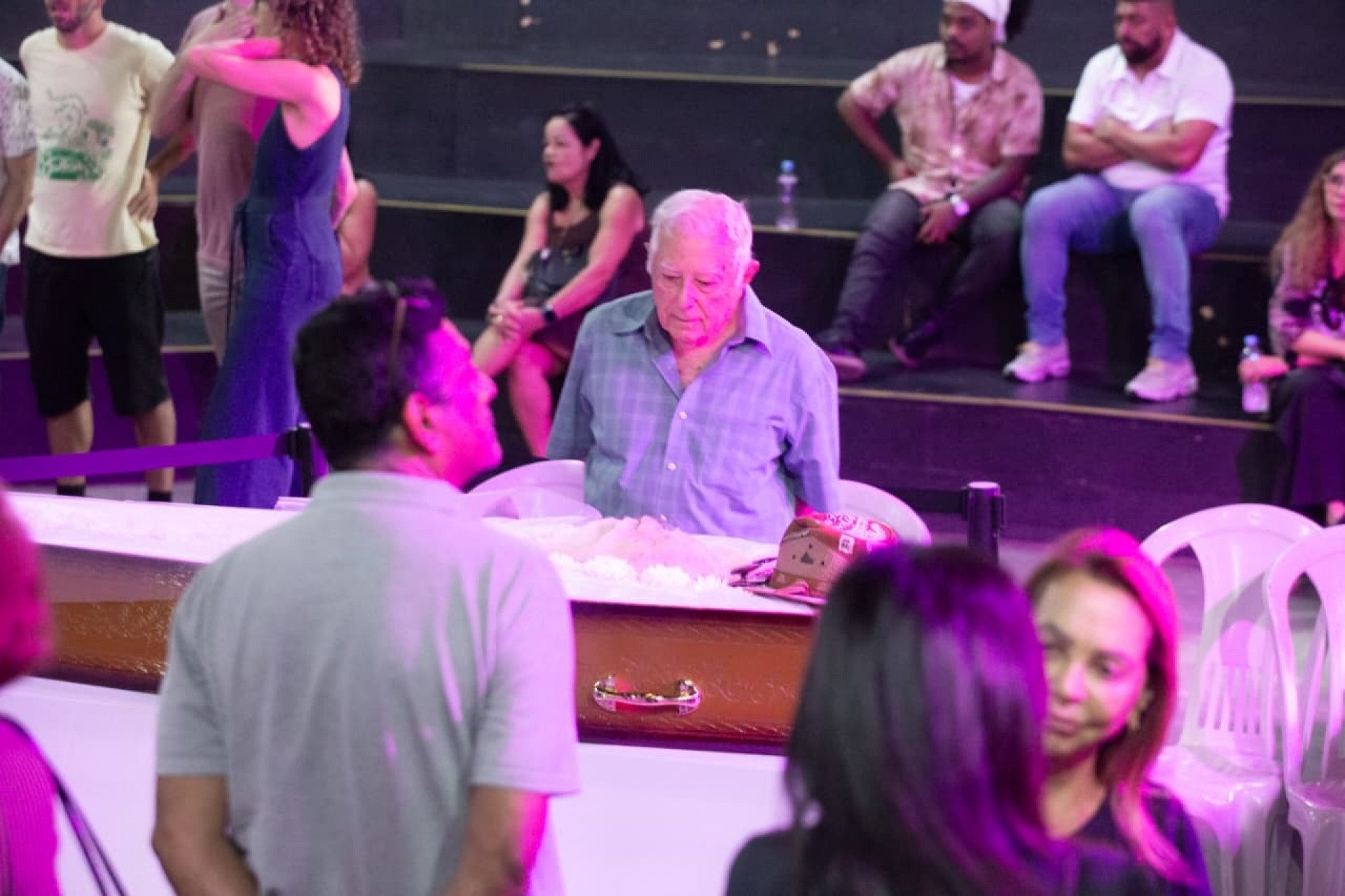 Velório aberto ao público segue até as 21h - Érica Martin/Agência O Dia