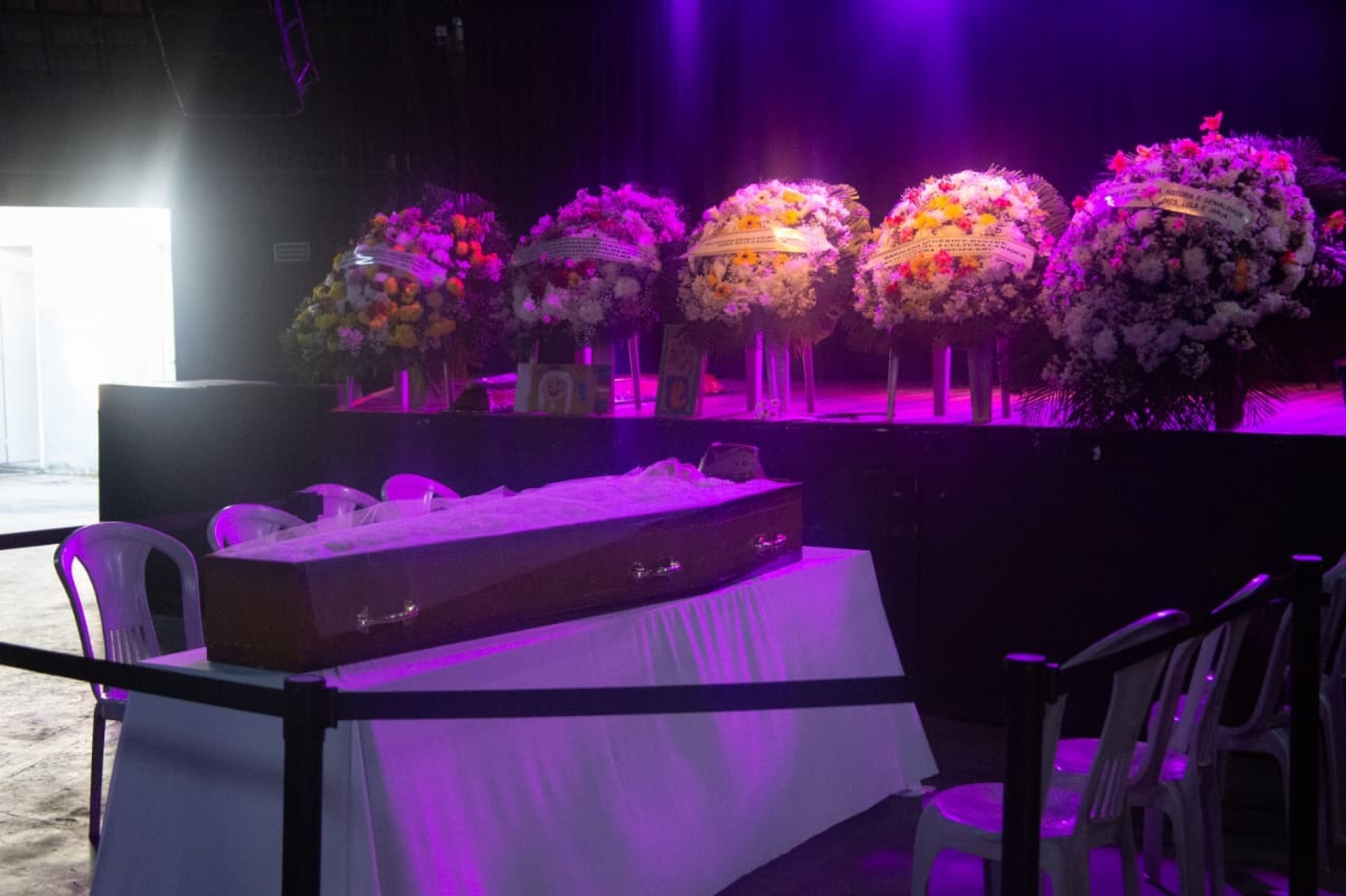 Velório aberto ao público segue até as 21h - Érica Martin/Agência O Dia