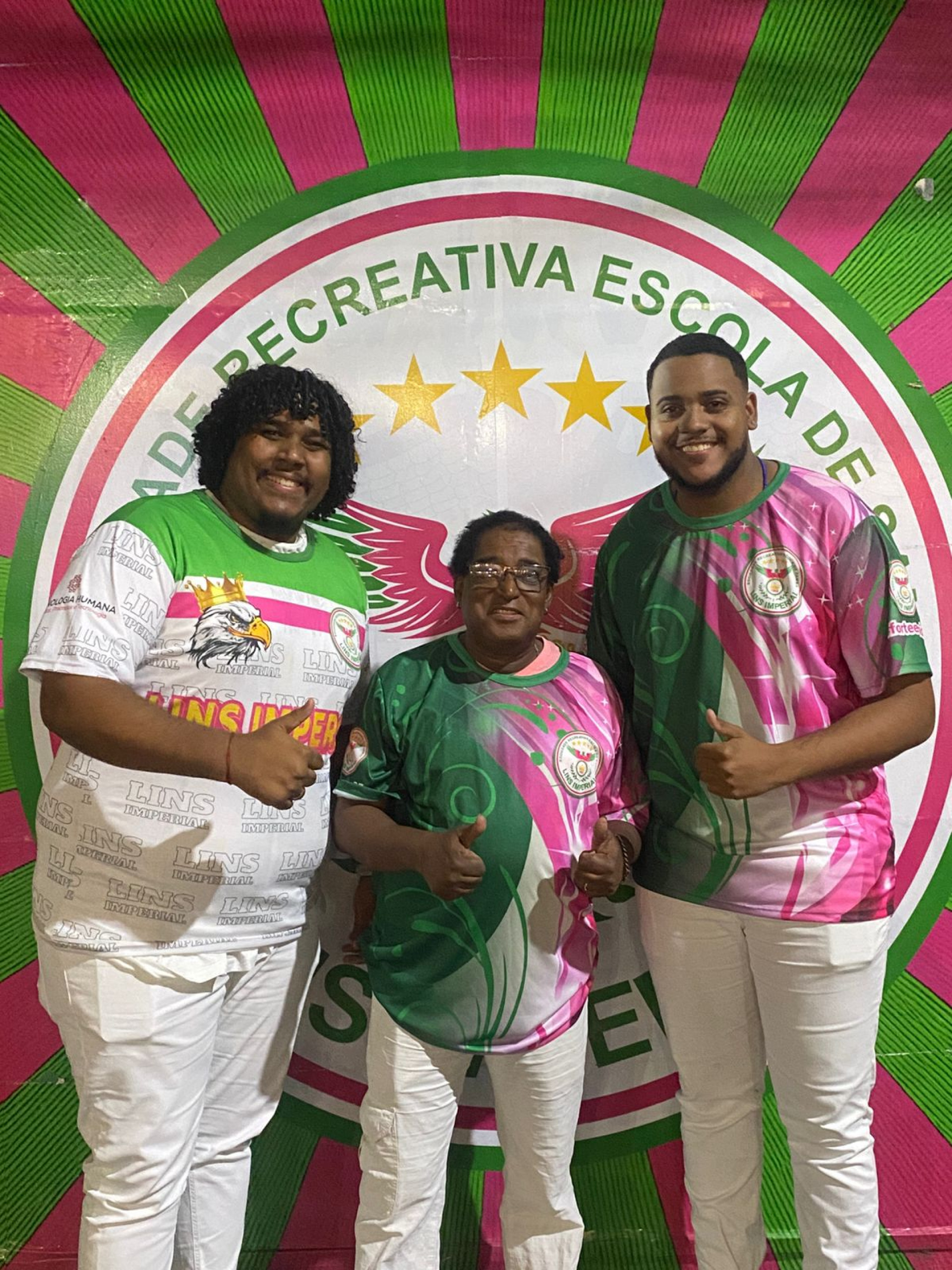  Ciganerey posa entre Vitor Barros (E) e Pedro Vapor - Daniel Pinheiro S1