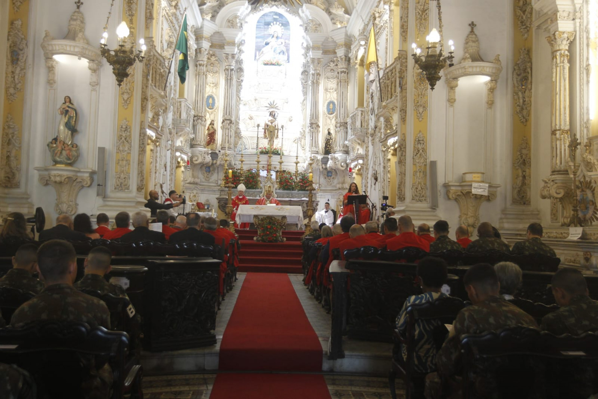 Dom Orani Tempesta celebrou a missa dos 402 anos da Irmandade da Santa Cruz dos Militares - Reginaldo Pimenta / Agência O Dia