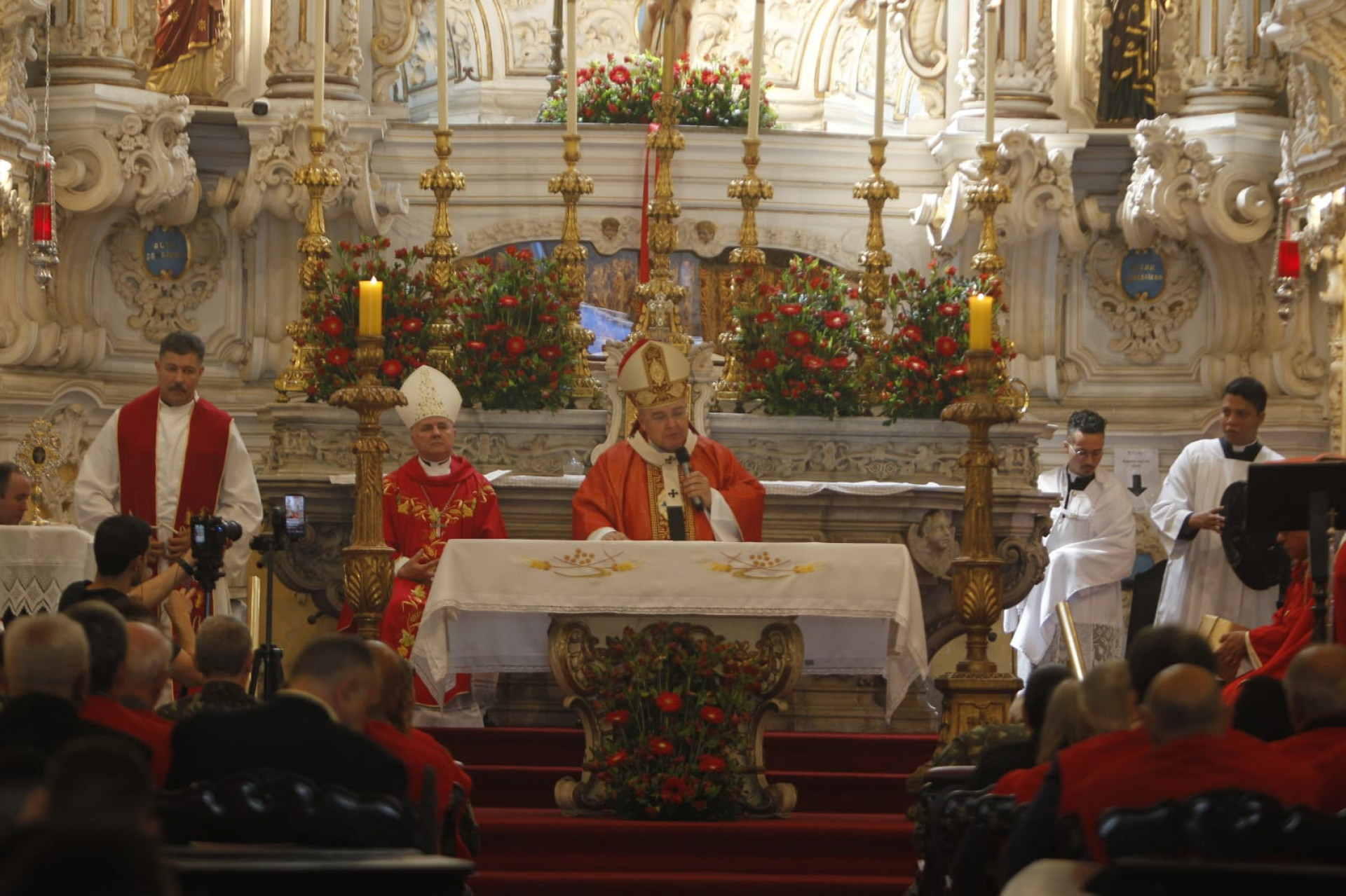 Dom Orani Tempesta celebrou a missa dos 402 anos da Irmandade da Santa Cruz dos Militares - Reginaldo Pimenta / Agência O Dia
