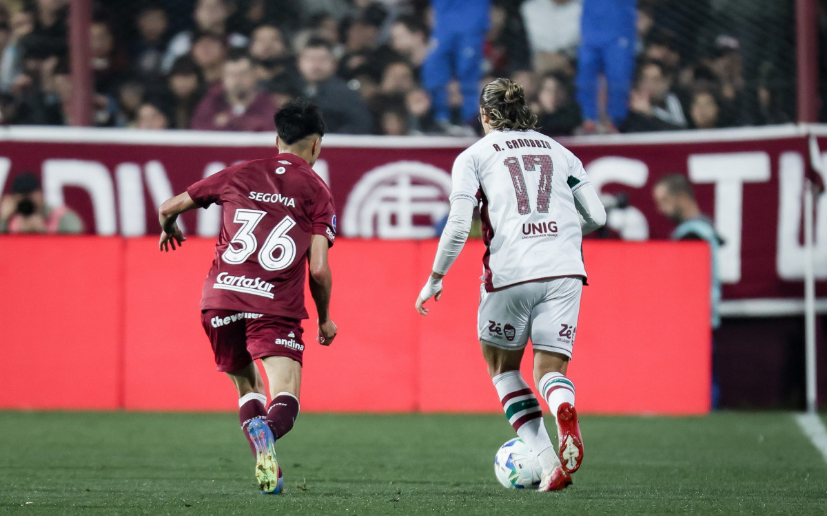 Canobbio em ação diante do Lanús (ARG)