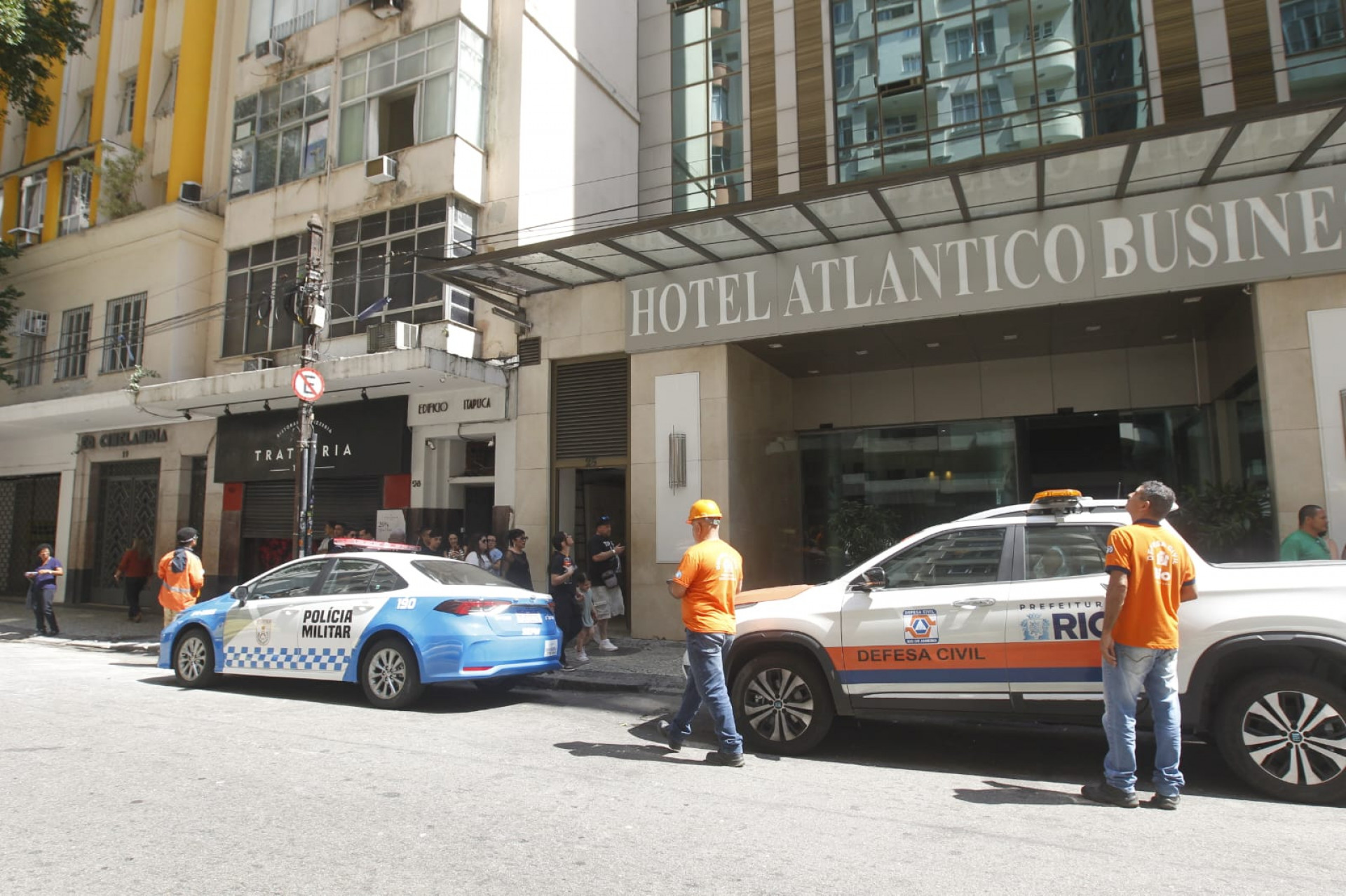 Defesa Civil Municipal interditou prédio na Rua Senador Dantas - Reginaldo Pimenta / Agência O Dia