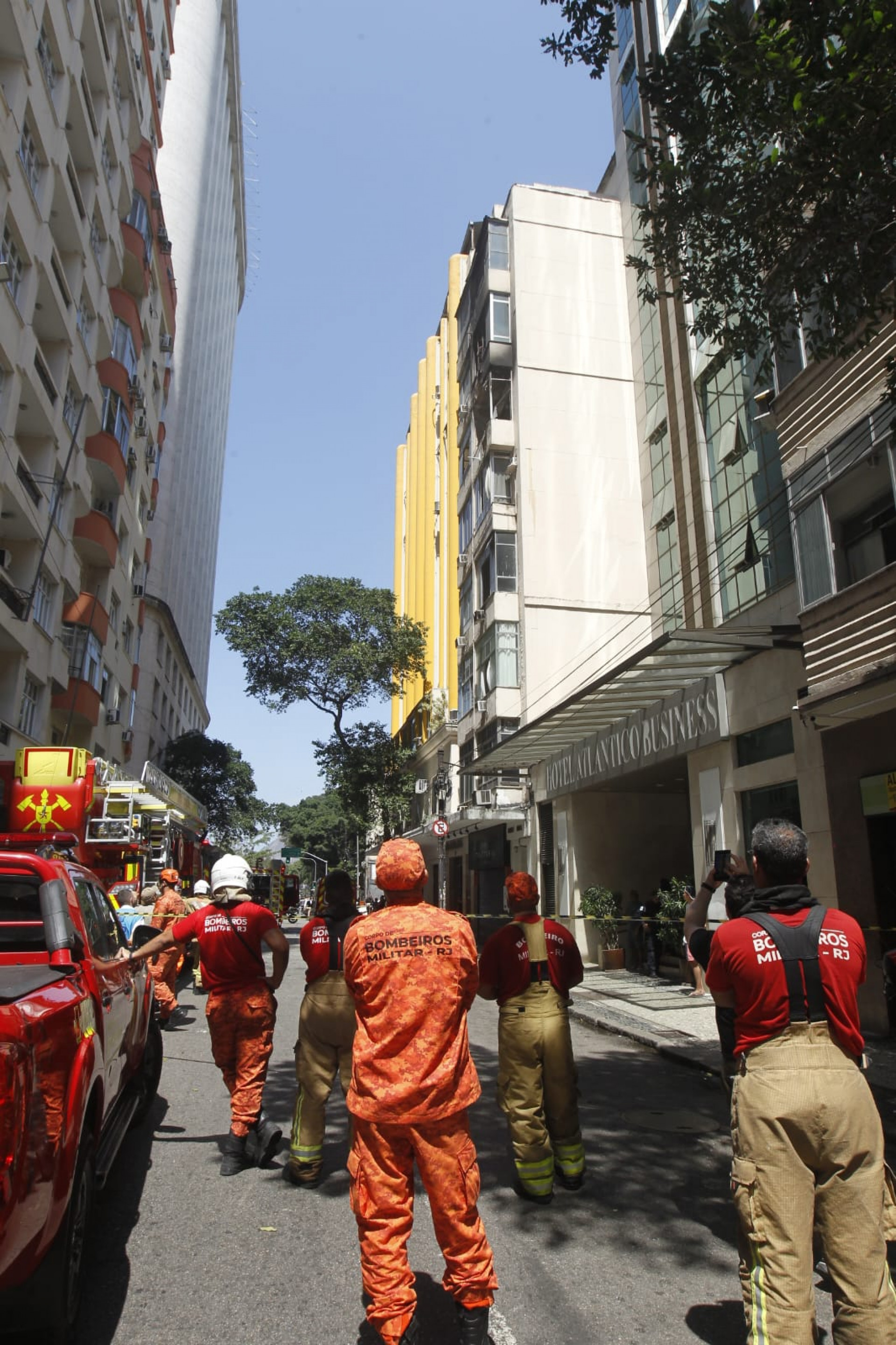 Incêndio destruiu apartamentos na Rua Senador Dantas, no Centro do Rio - Reginaldo Pimenta / Agência O Dia