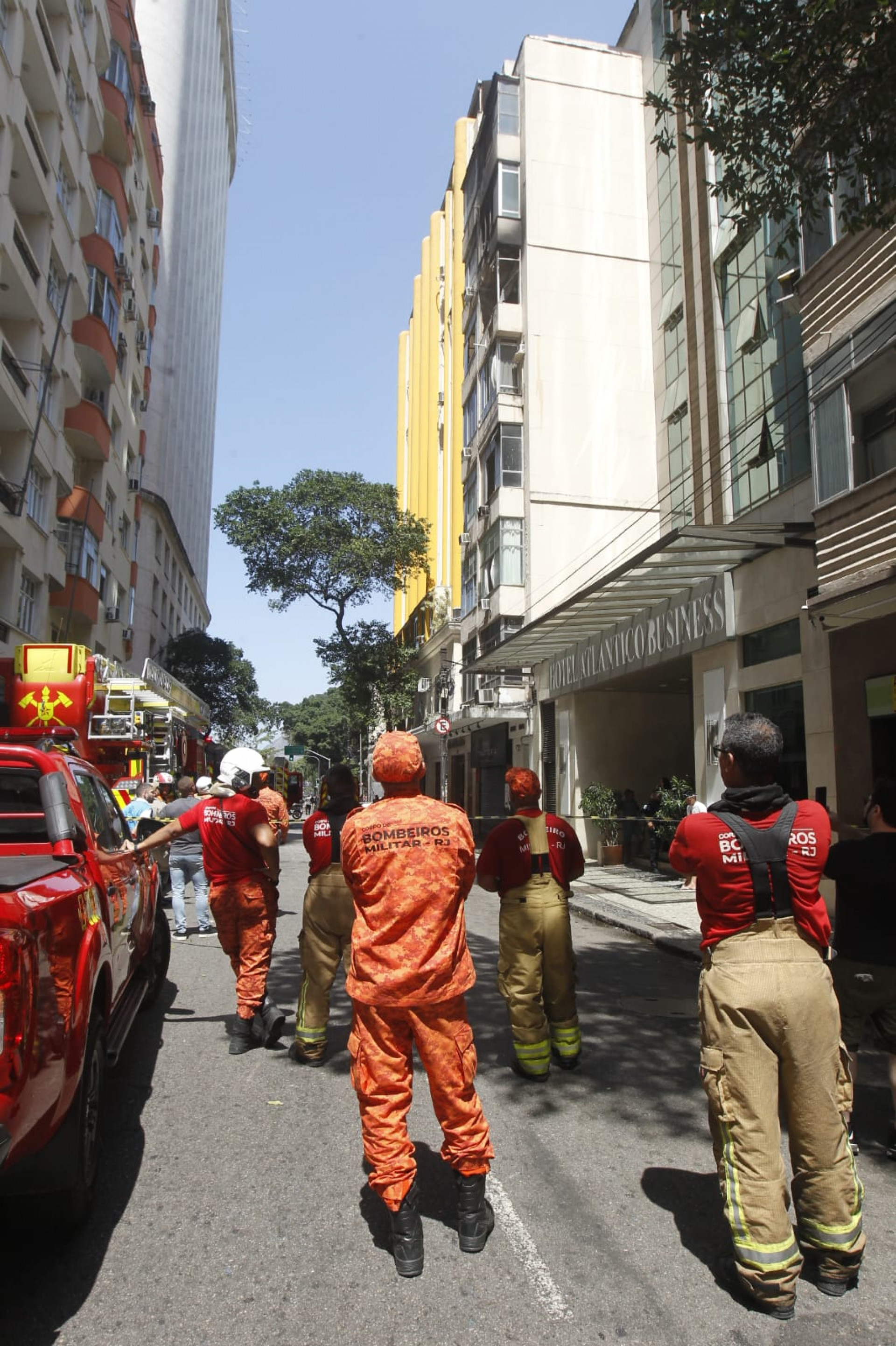 Incêndio destruiu apartamentos na Rua Senador Dantas, no Centro do Rio - Reginaldo Pimenta / Agência O Dia