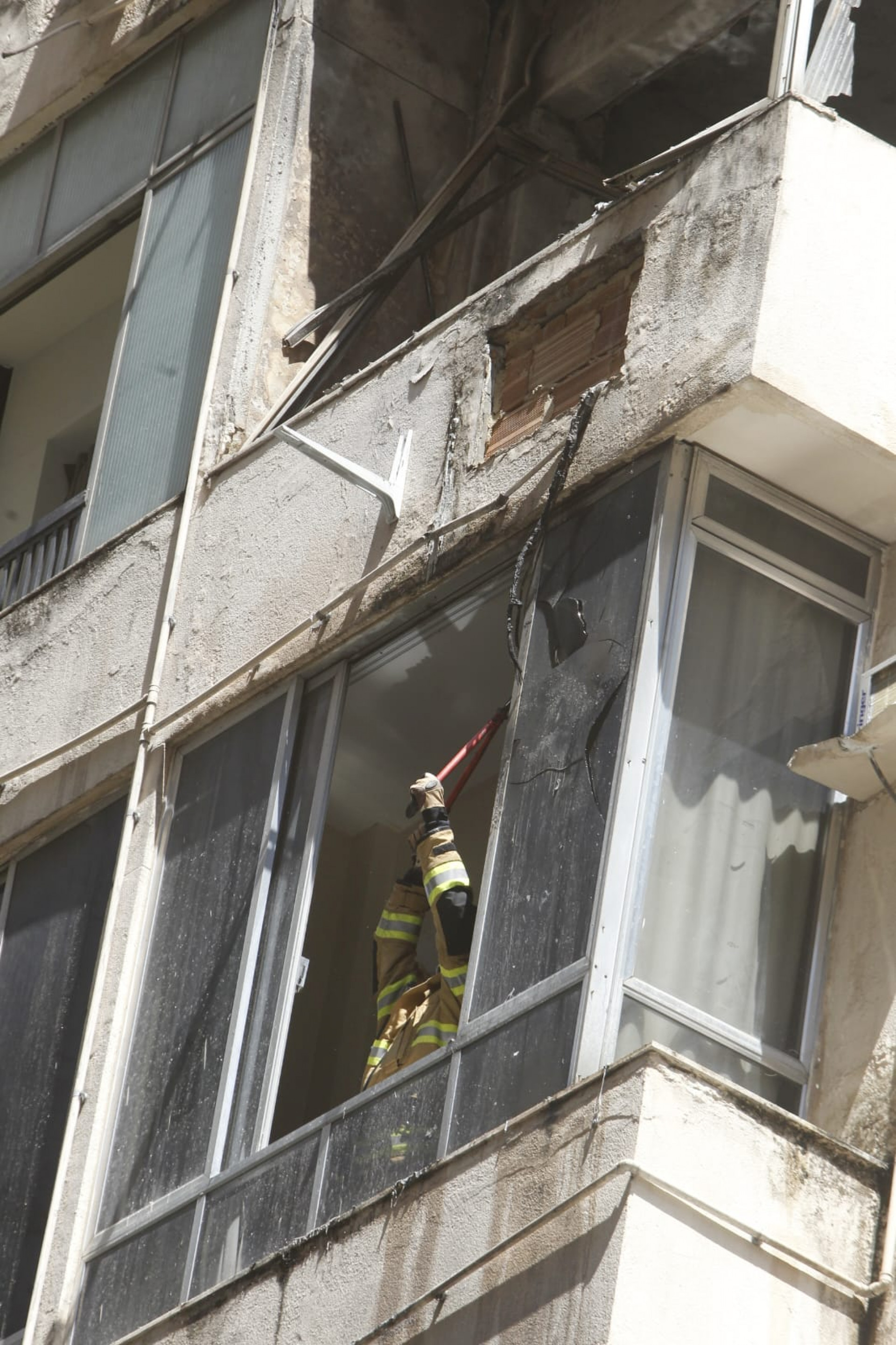Incêndio destruiu apartamentos na Rua Senador Dantas, no Centro do Rio - Reginaldo Pimenta / Agência O Dia