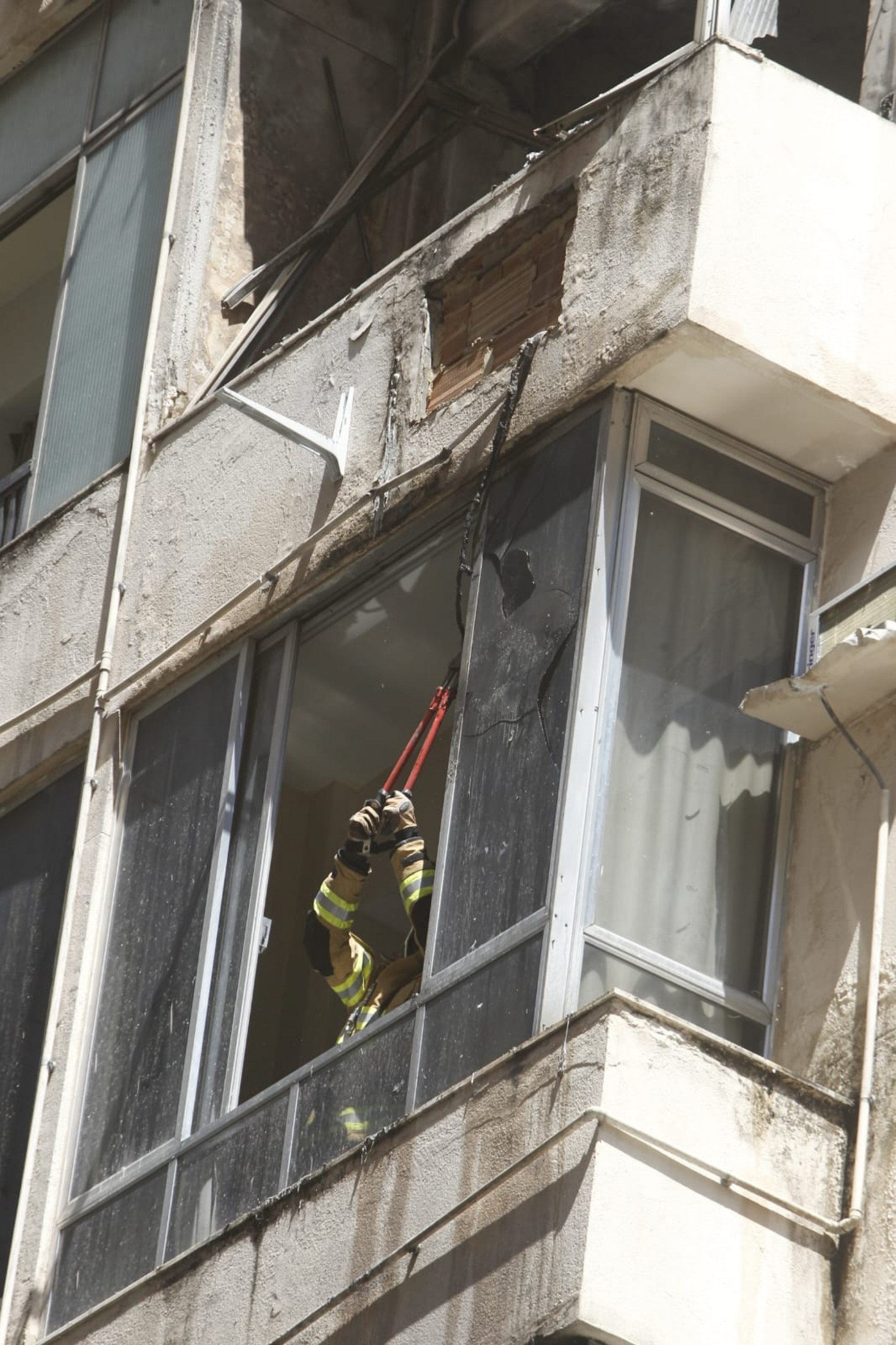 Incêndio destruiu apartamentos na Rua Senador Dantas, no Centro do Rio - Reginaldo Pimenta / Agência O Dia
