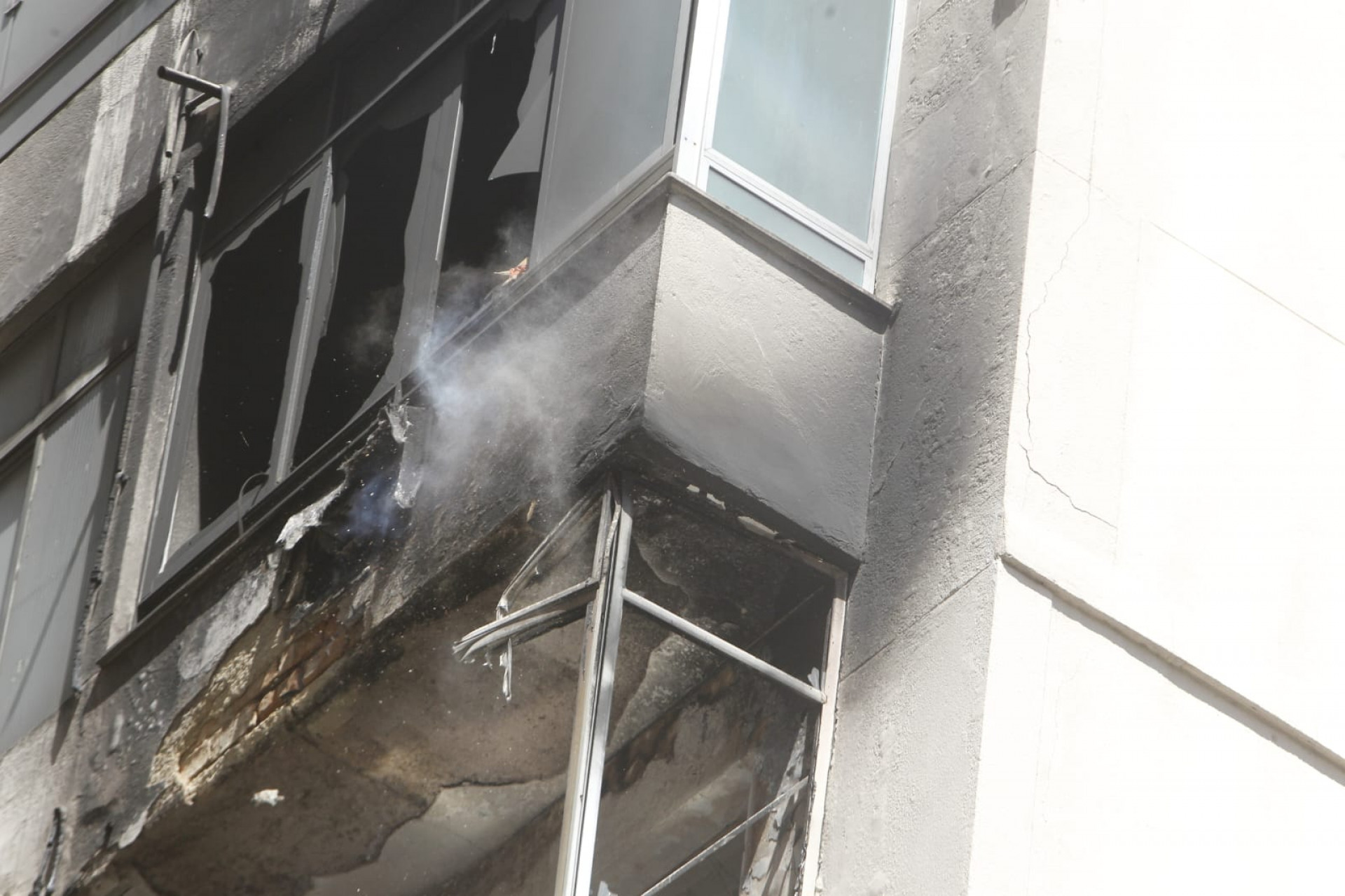 Incêndio destruiu apartamentos na Rua Senador Dantas, no Centro do Rio - Reginaldo Pimenta / Agência O Dia