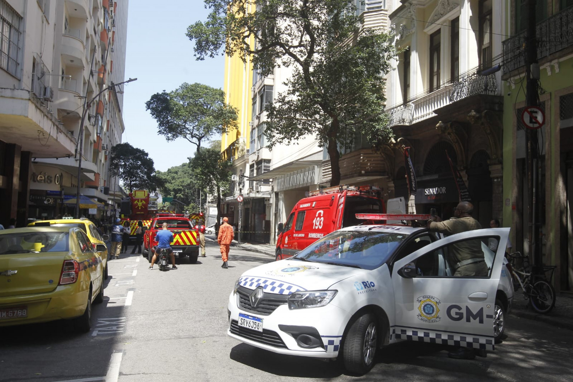 Incêndio destruiu apartamentos na Rua Senador Dantas, no Centro do Rio - Reginaldo Pimenta / Agência O Dia