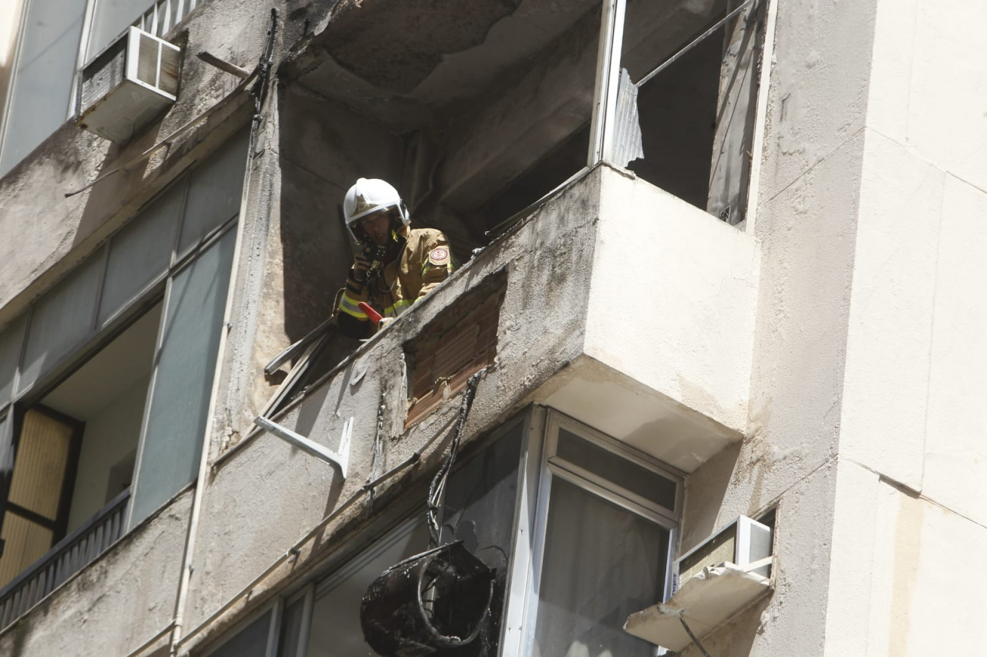Incêndio destruiu apartamentos na Rua Senador Dantas, no Centro do Rio - Reginaldo Pimenta / Agência O Dia