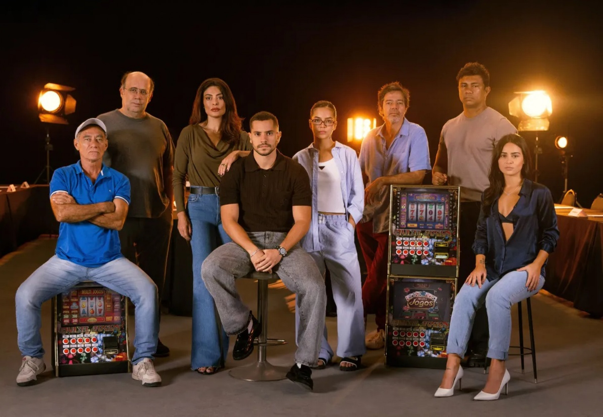 Parte do elenco da série 'Os Donos do Jogo' - Marcos Serra Lima/Netflix