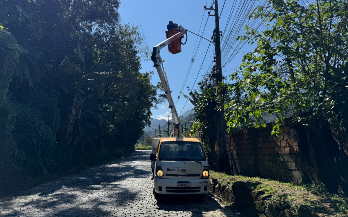 Troca de iluminação na Serra Velha