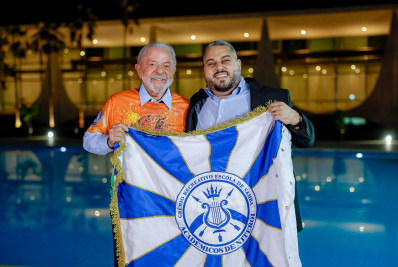 Presidente Lula recebe diretoria da Acadêmicos de Niterói em Brasília