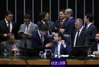 PEC da Blindagem: Deputados retiram do texto votação secreta para autorizar abertura de ação penal