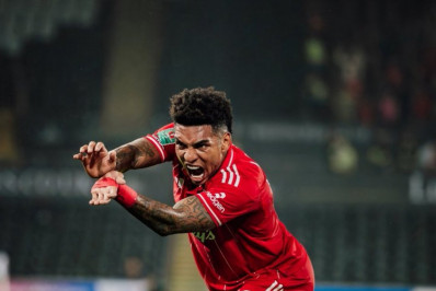 Ex-Botafogo, Igor Jesus marca dois, mas não evita eliminação do Nottingham Forest