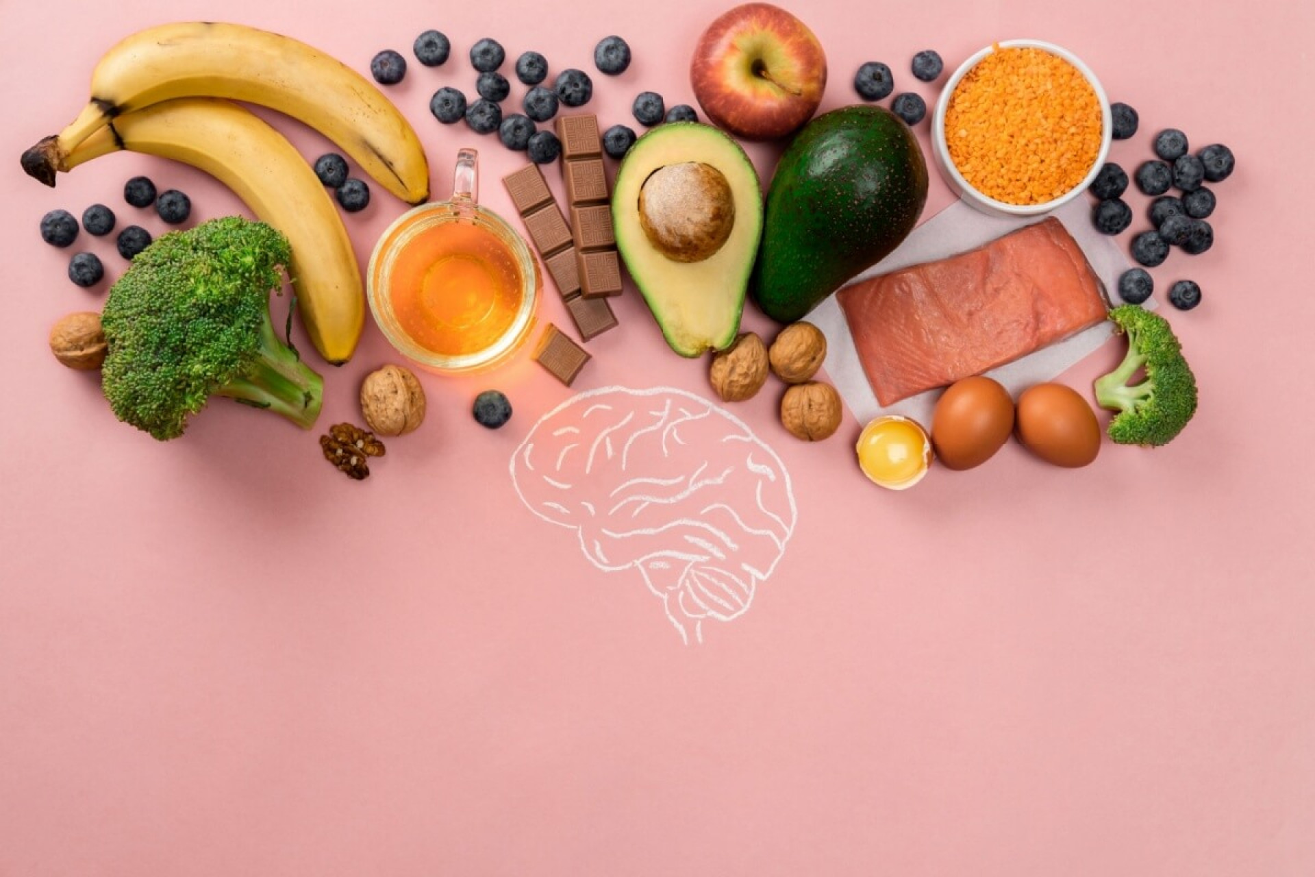 Uma boa alimenta&ccedil;&atilde;o potencializa mem&oacute;ria, racioc&iacute;nio r&aacute;pido, clareza de pensamentos e at&eacute; a capacidade de se expressar (Imagem: Svetlana Khutornaia | Shutterstock)