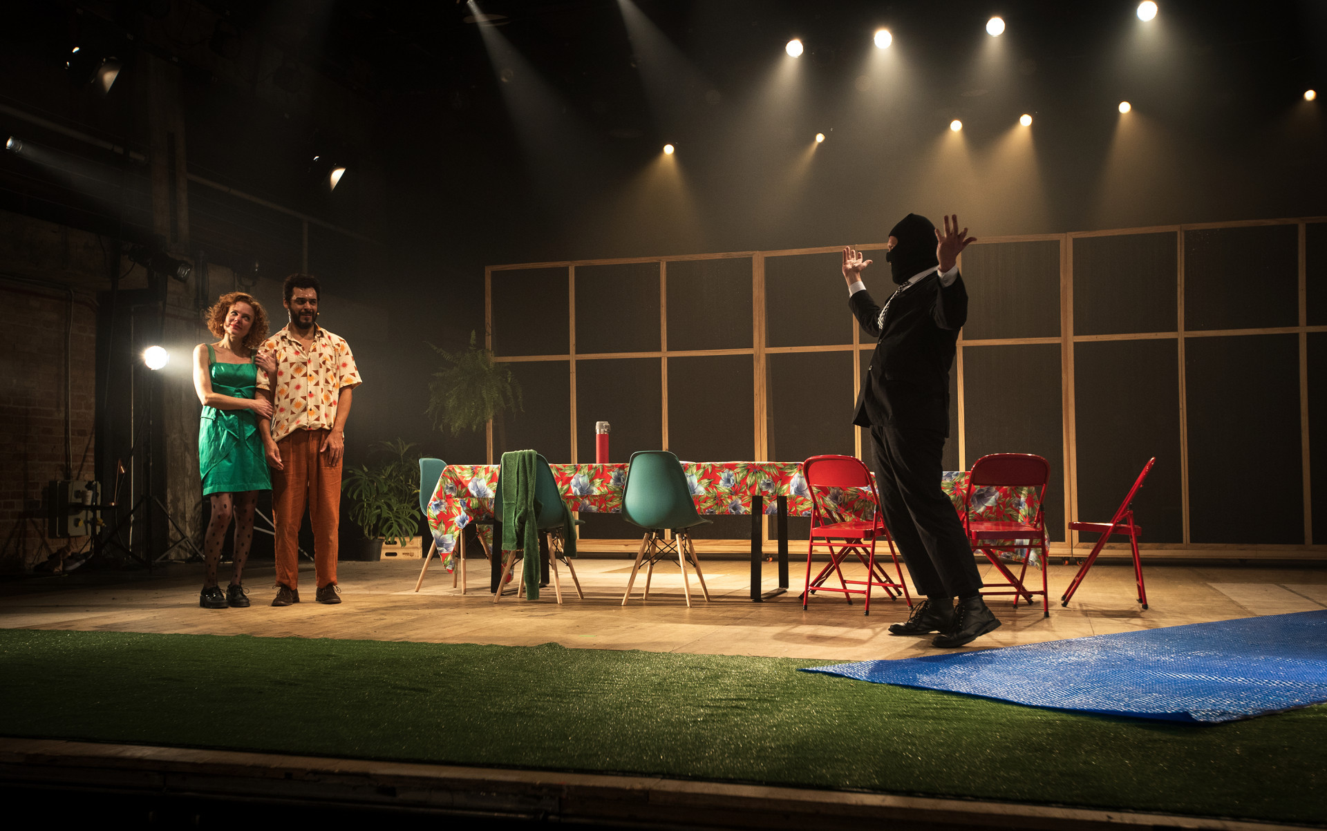 'Vermes Radiantes' est&aacute; em cartaz no Teatro das Artes - Divulga&ccedil;&atilde;o/Matheus Ramalho