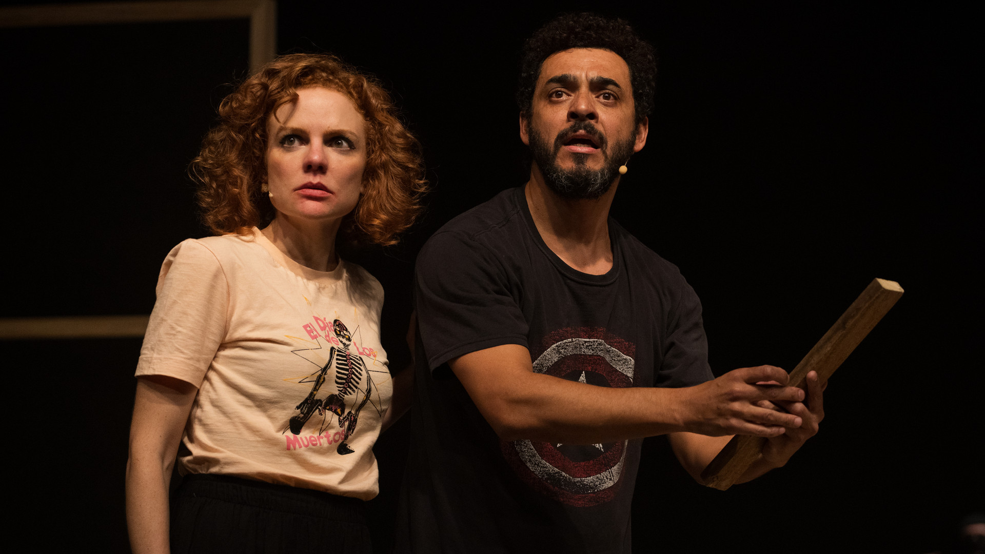 Maria Eduarda de Carvalho e Rui Ricardo Diaz em cena na pe&ccedil;a 'Vermes Radiantes' - Divulga&ccedil;&atilde;o/Matheus Ramalho