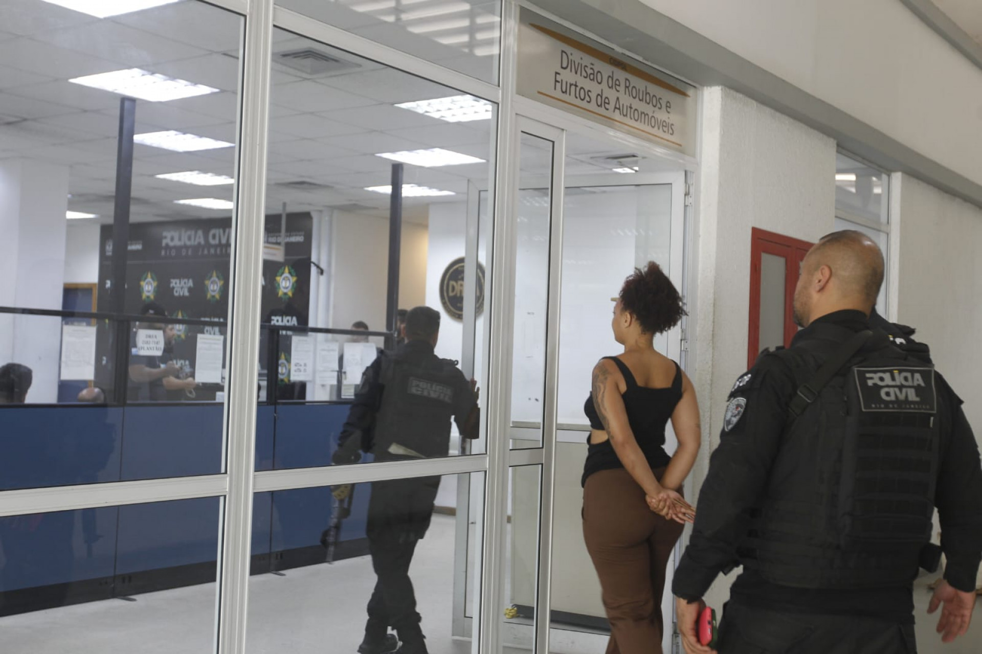 Presos em operação foram levados para a Cidade da Polícia, na Zona Norte - Reginaldo Pimenta / Agência O Dia