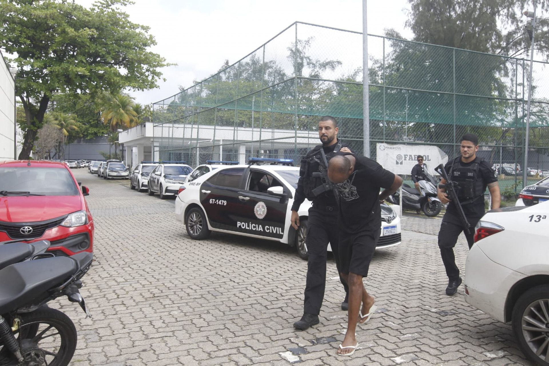 Presos em operação foram levados para a Cidade da Polícia, na Zona Norte - Reginaldo Pimenta / Agência O Dia