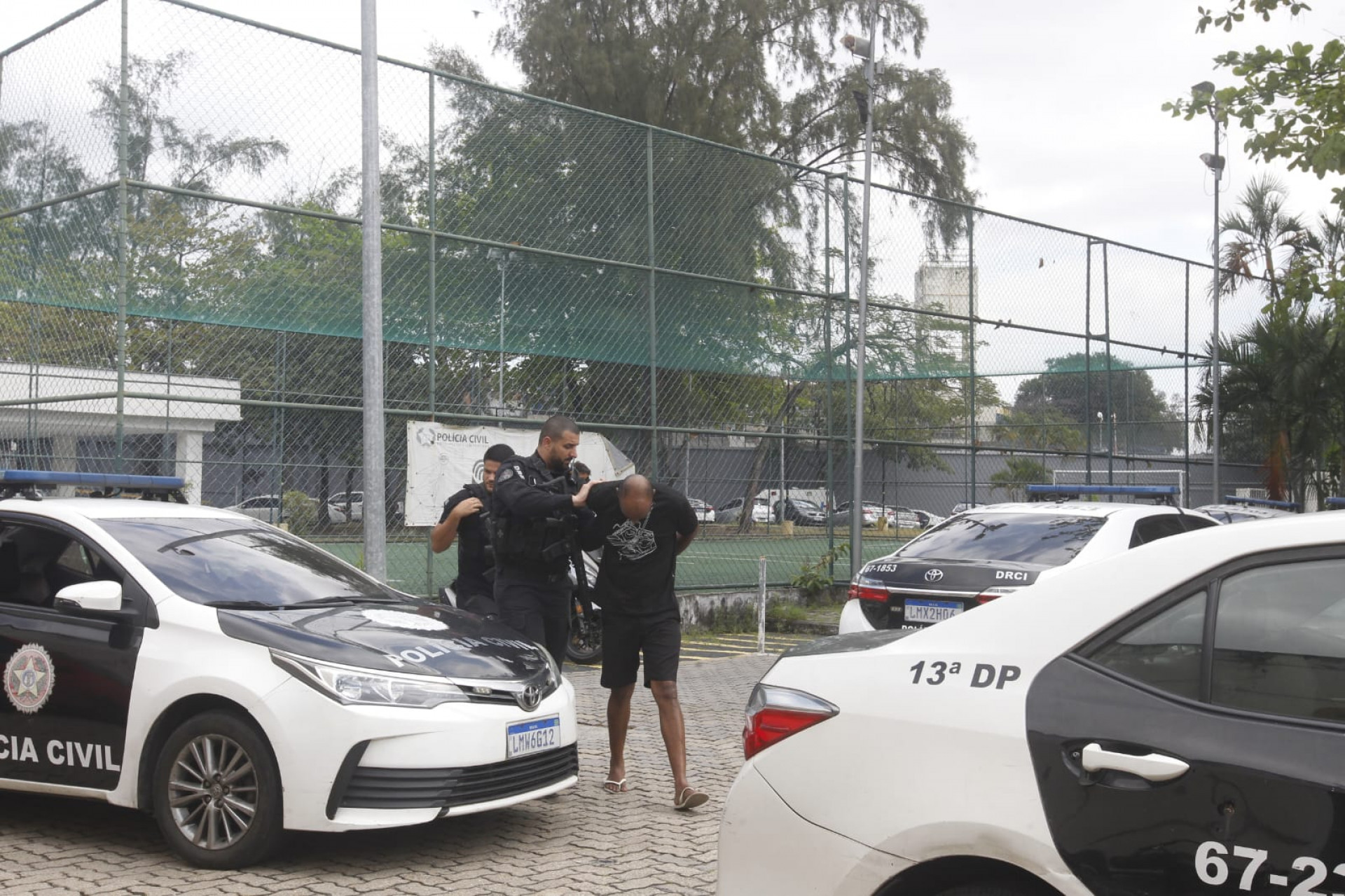 Presos em operação foram levados para a Cidade da Polícia, na Zona Norte - Reginaldo Pimenta / Agência O Dia
