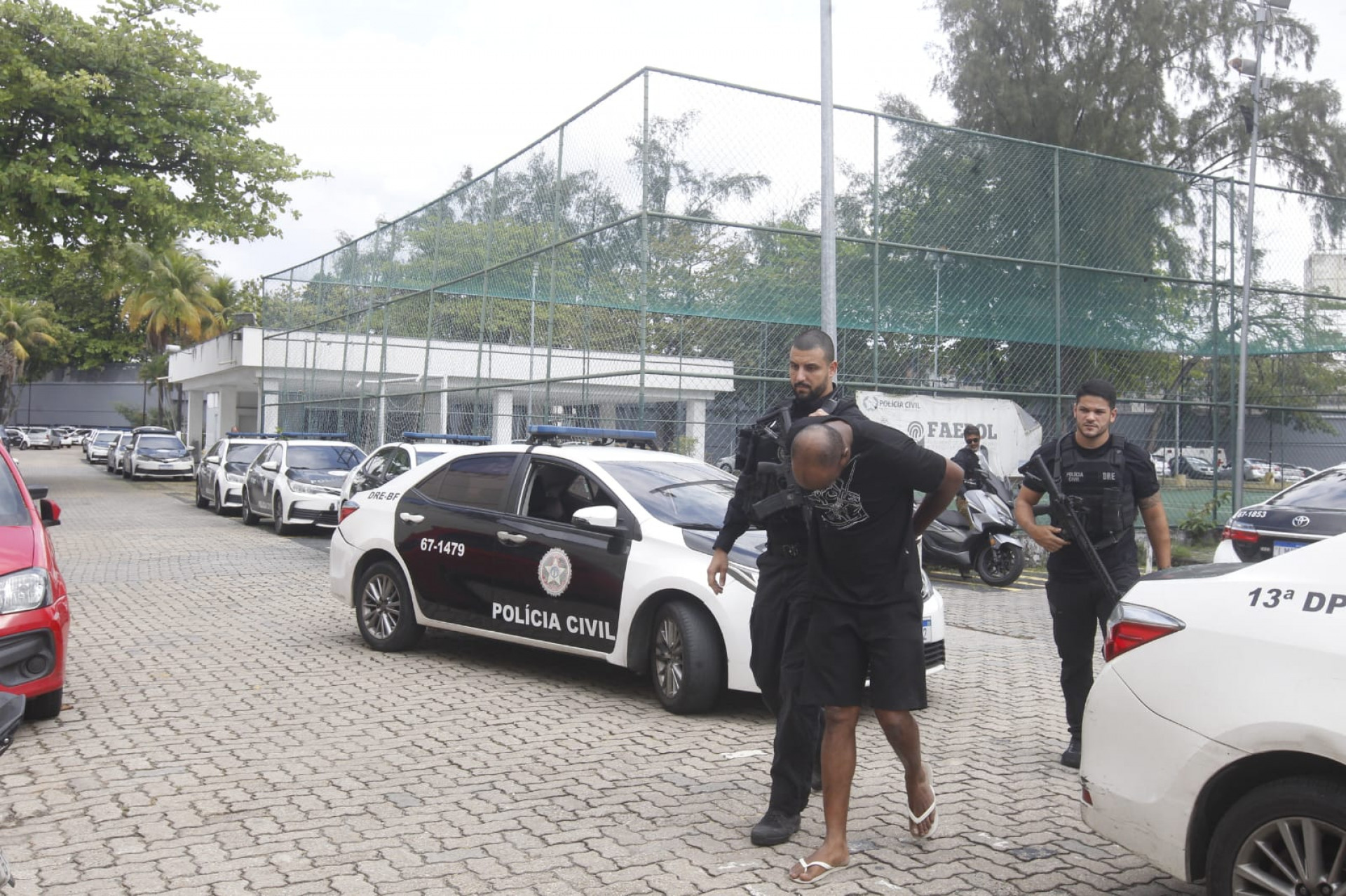 Presos em operação foram levados para a Cidade da Polícia, na Zona Norte - Reginaldo Pimenta / Agência O Dia