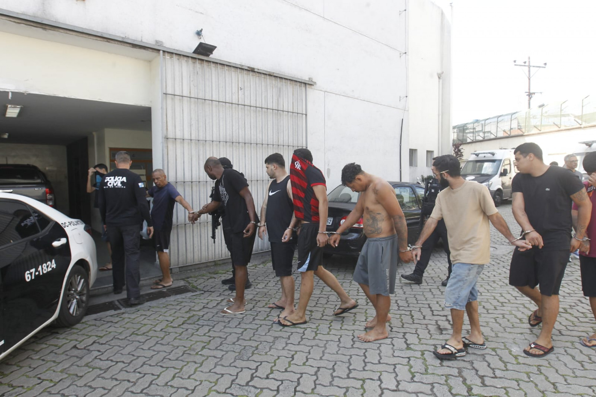 Presos em operação contra o Comando Vermelho foram transferidos no início da tarde da Cidade da Polícia - Reginaldo Pimenta / Agência O Dia