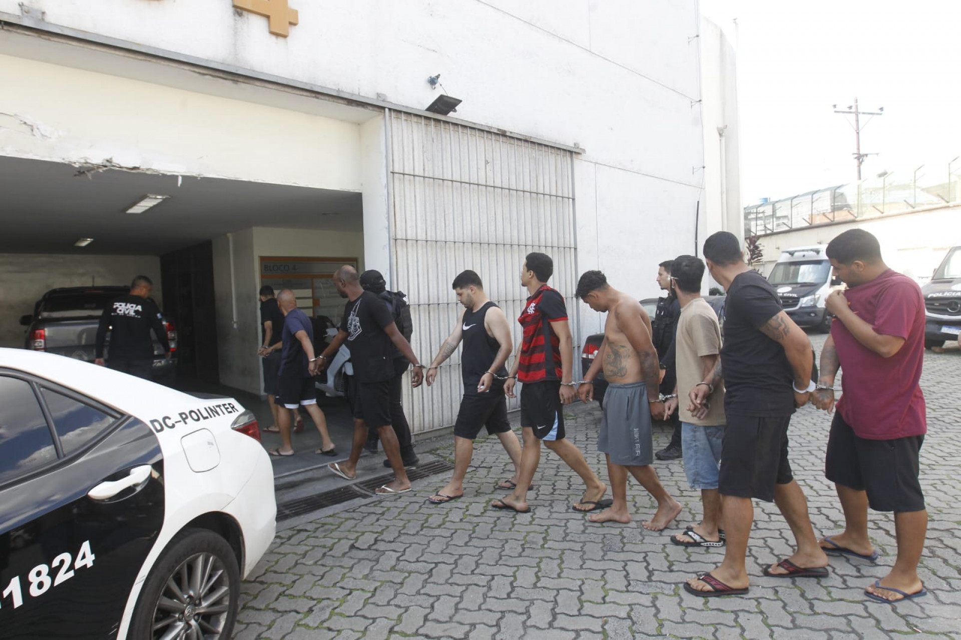 Presos em operação contra o Comando Vermelho foram transferidos no início da tarde da Cidade da Polícia - Reginaldo Pimenta / Agência O Dia