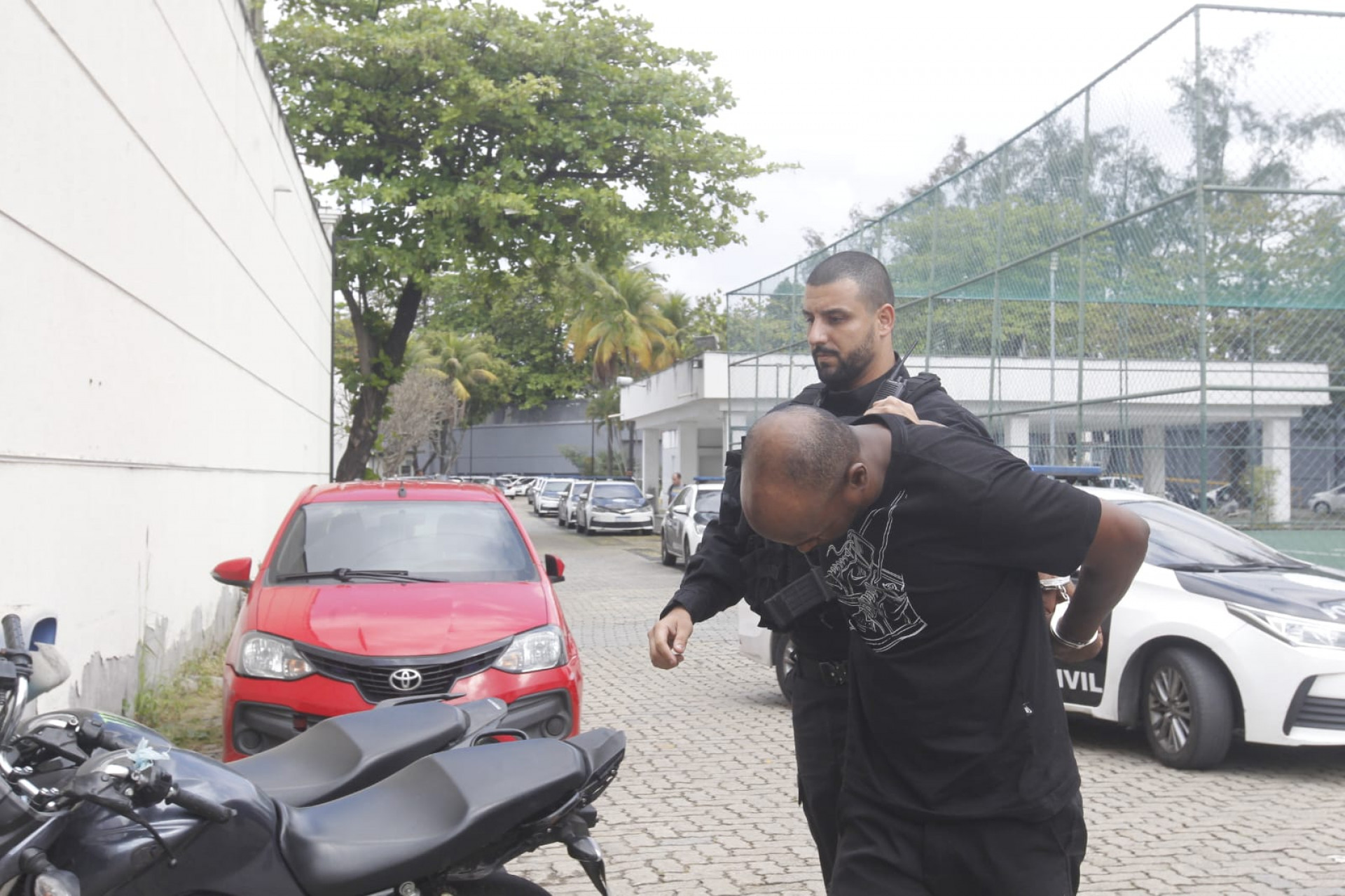 Presos em operação foram levados para a Cidade da Polícia, na Zona Norte - Reginaldo Pimenta / Agência O Dia