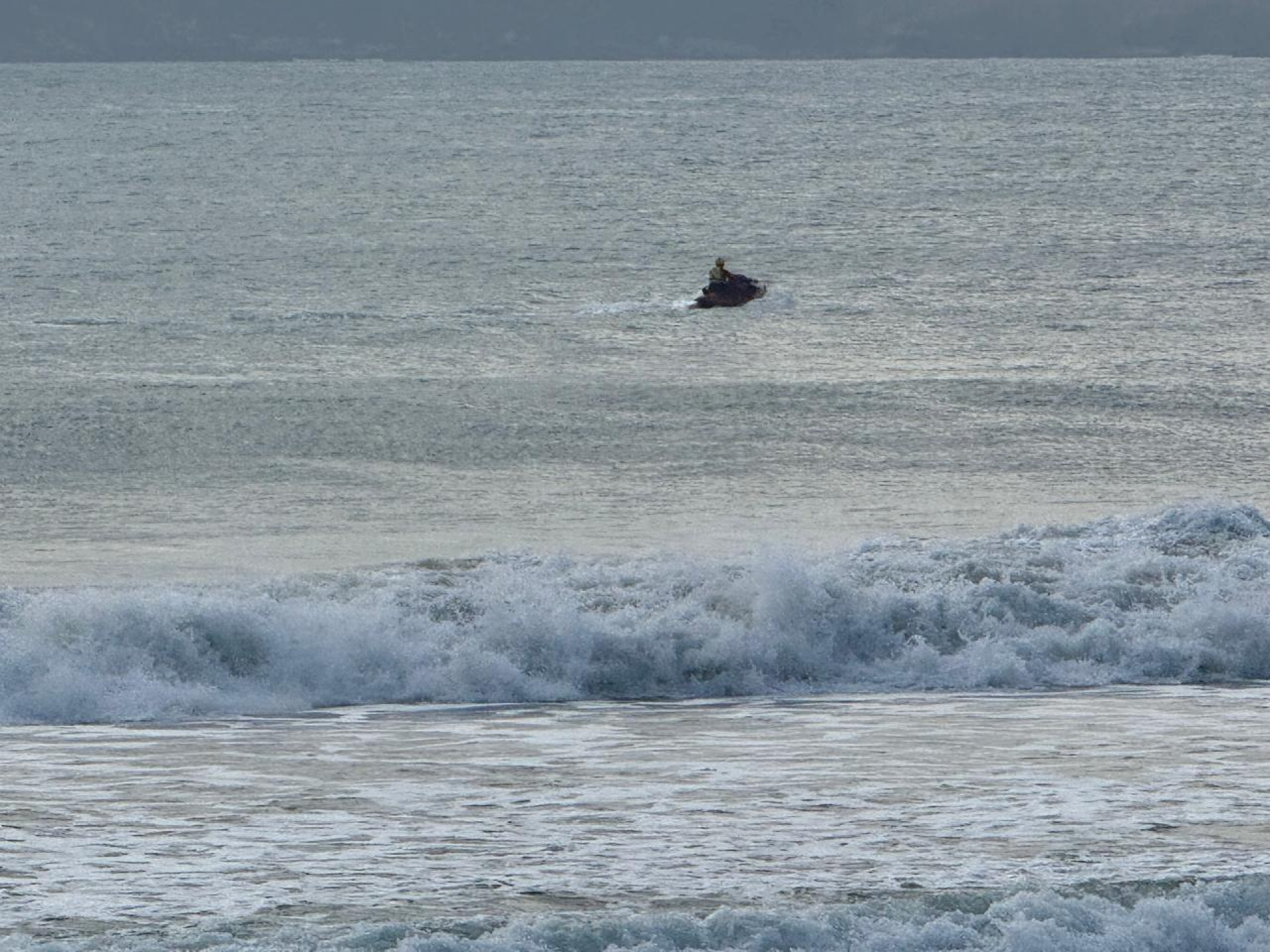 Buscas por bombeiro civil desaparecido - Reprodução
