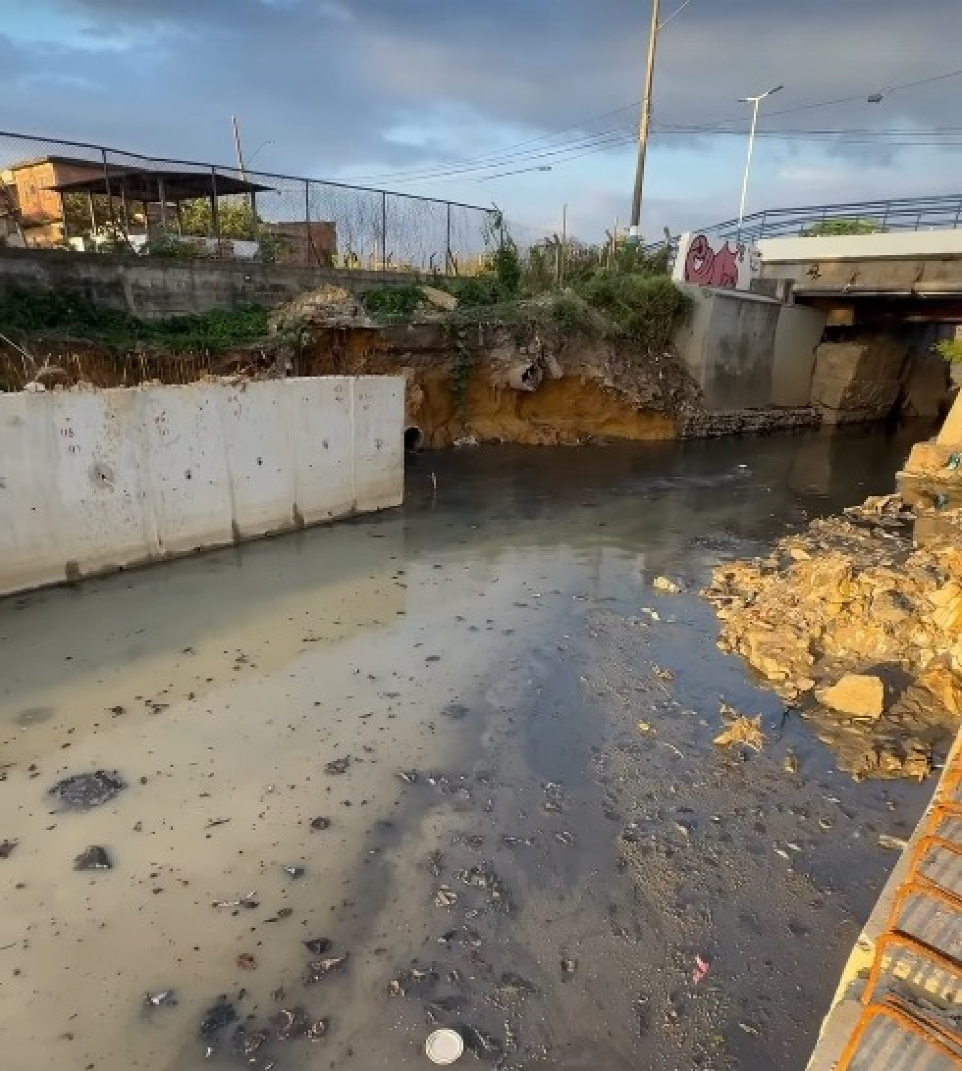Obras de canaliza&ccedil;&atilde;o do Canal Maxambomba - Divulga&ccedil;&atilde;o/PMBR