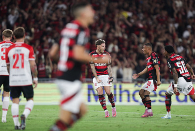 Pedro marca com 15 segundos, e Flamengo vence Estudiantes pela Libertadores