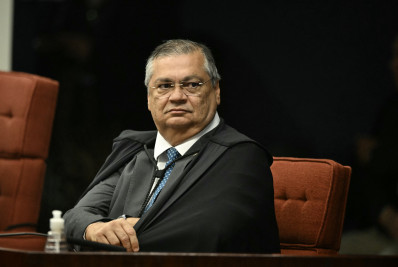 Dino abre inquérito contra Bolsonaro, Flávio, Eduardo e Carlos com base em parecer da CPI da covid