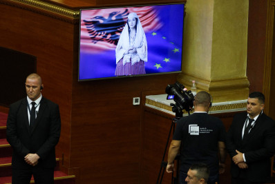 'Não estou aqui para substituir humanos', diz ministra albanesa gerada por IA