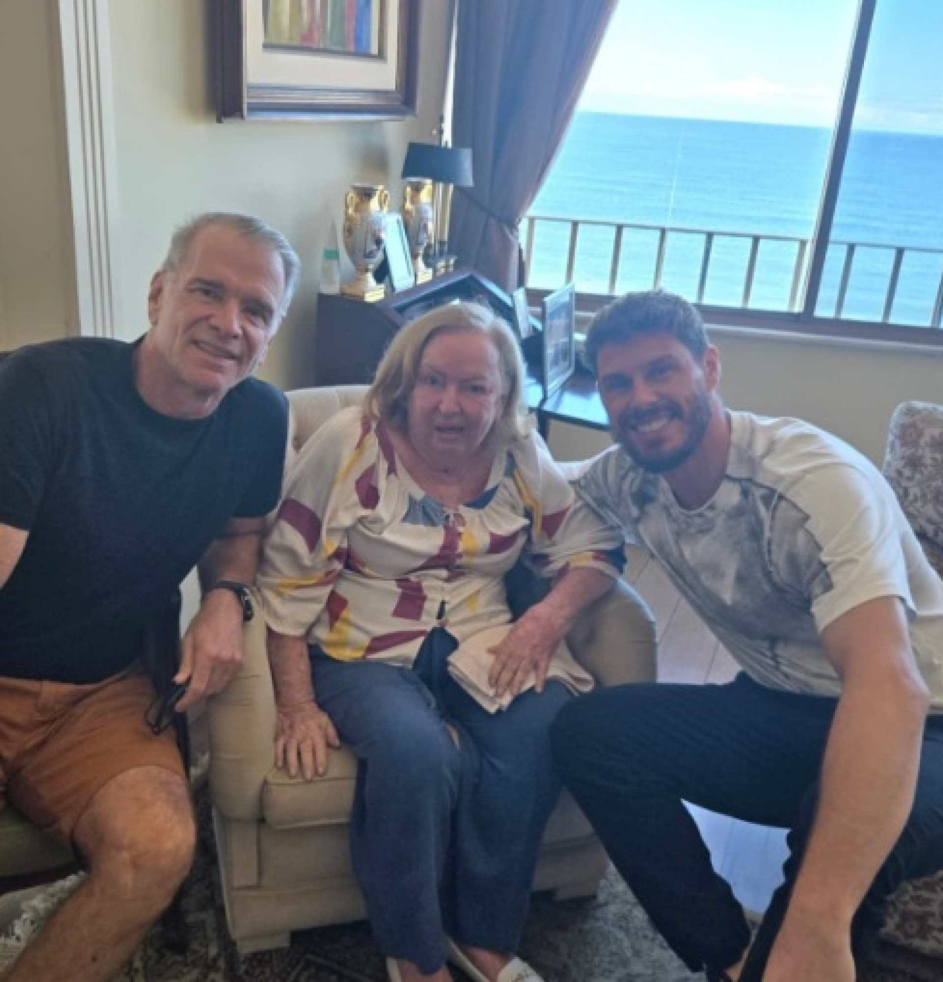 Bernardinho à esquerda, junto com sua mãe, Maria Ângela, e filho, o levantador Bruninho - Reprodução / Instagram