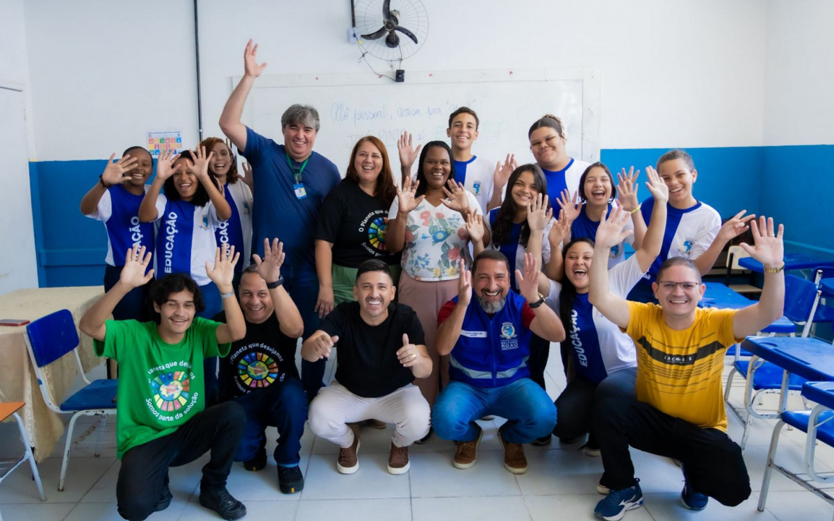 Colegas da escola e integrantes do governo municipal se reuniram no café da manhã com Rebeka Rosa

