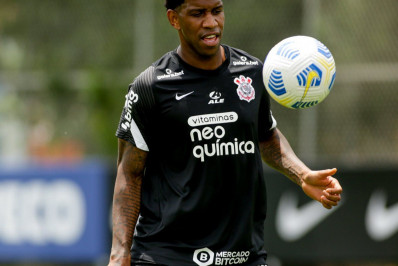Ídolo do Corinthians se aposenta e lamenta: 'Faltou jogar no Flamengo'