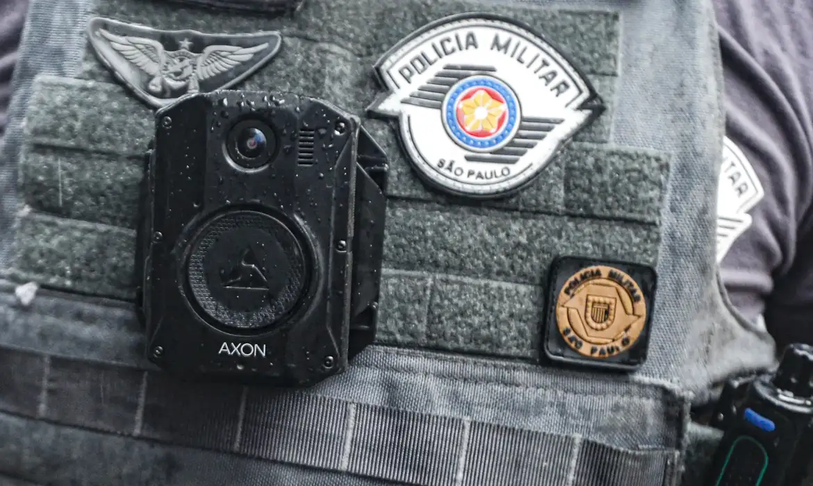 Homem em surto é morto por PMs após ameaçar padrasto com faca