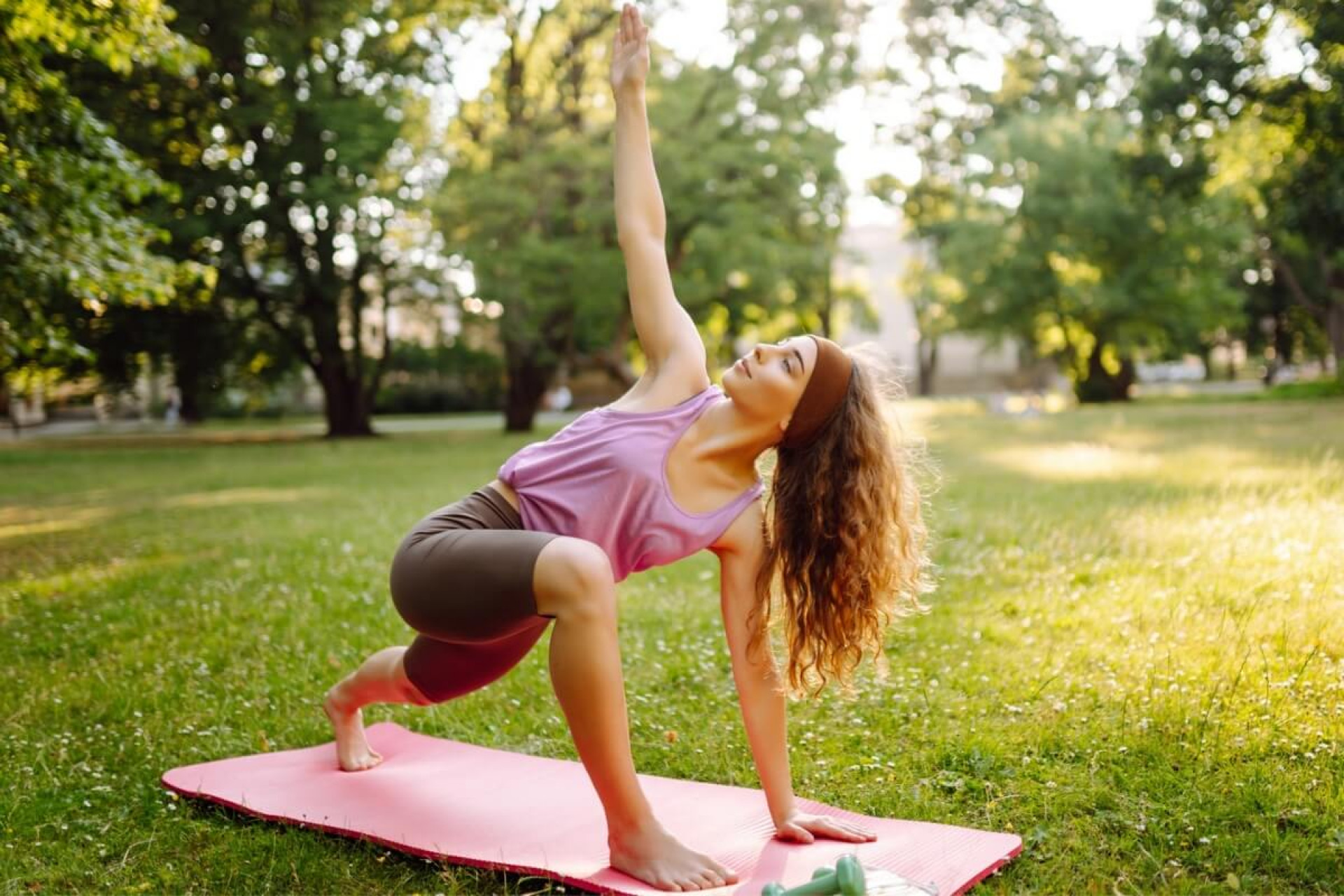 O yoga proporciona benef&iacute;cios tanto para o corpo quanto para a mente (Imagem: maxbelchenko | Shutterstock)
