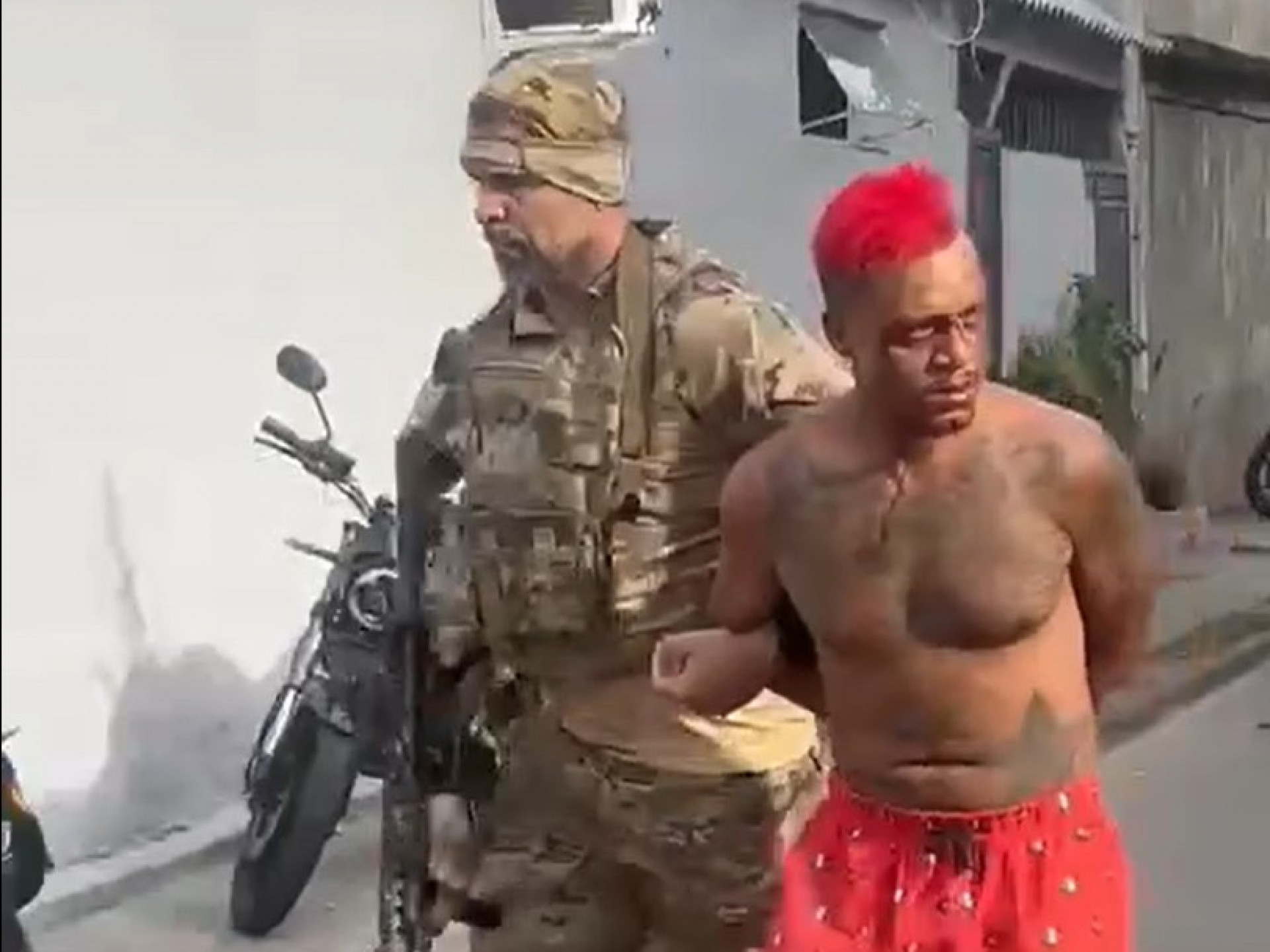 Gugu Hawaiano foi detido durante operação da Polícia Civil na Cidade de Deus e depois liberado - Reprodução / Redes Sociais