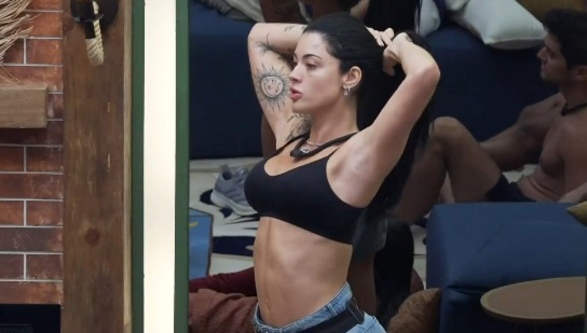 Rayane Figliuzzi avisou peões sobre a decisão do programa. 
  - Reprodução de Vídeo / X