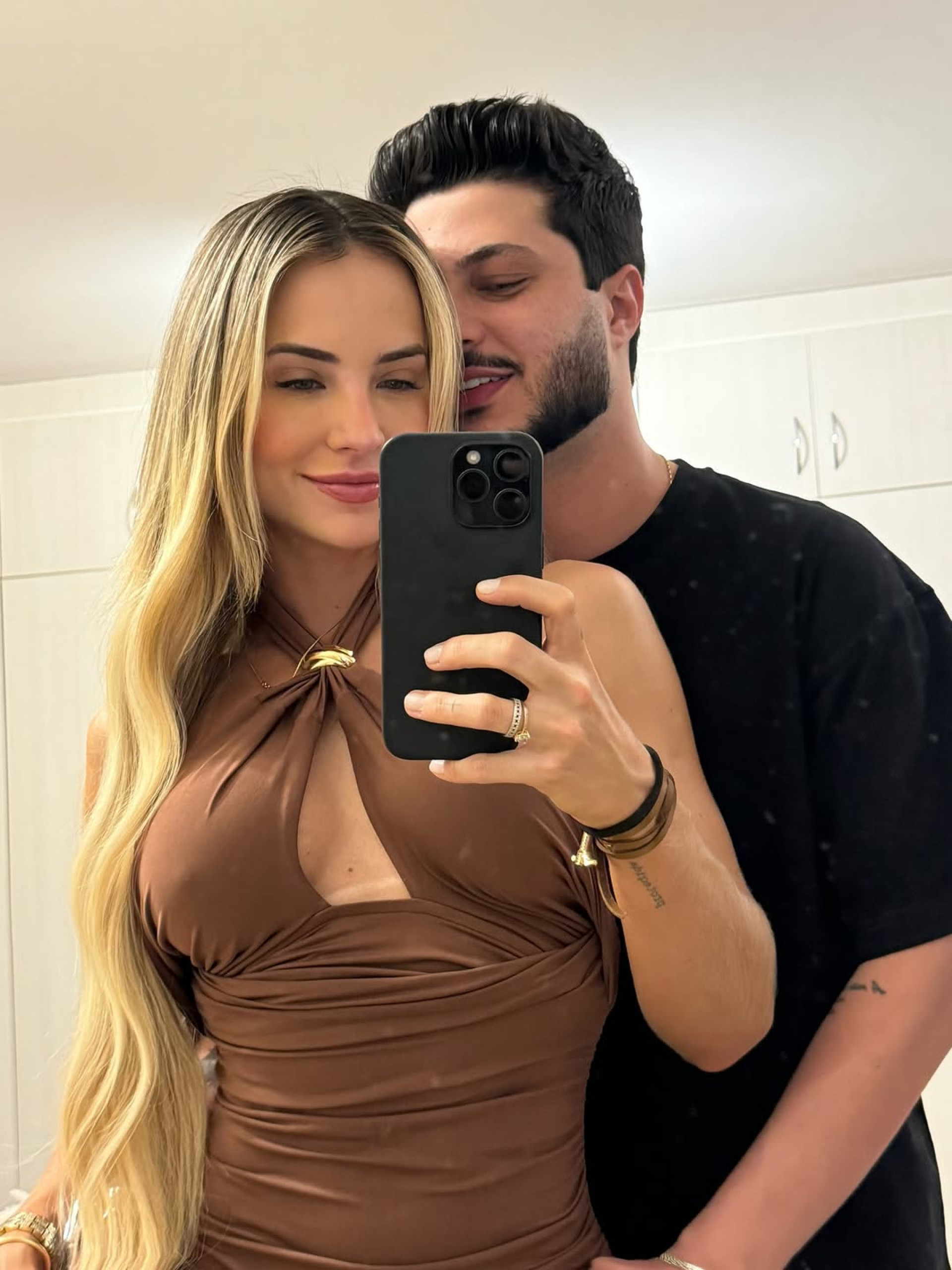 Gabi Martins começou relação amorosa com humorista após anos de amizade - https://www.instagram.com/p/DOzFZIaDxPR/?hl=pt-br&img_index=1
