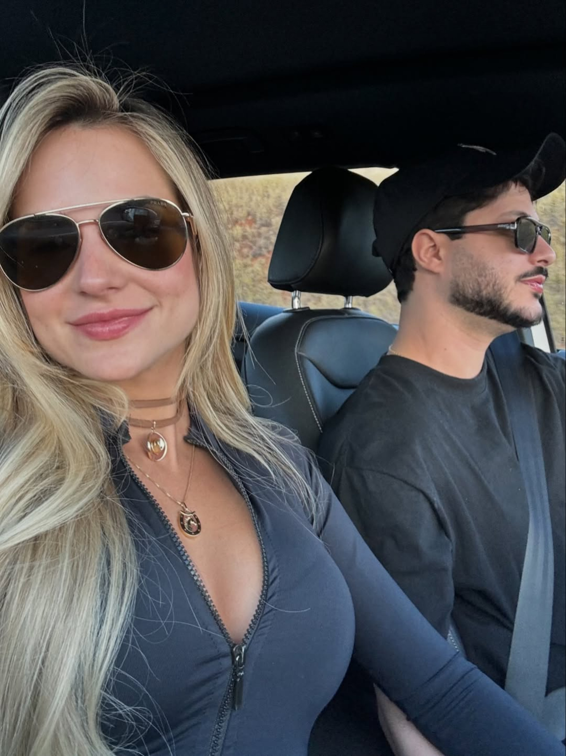 Gabi Martins e Matheus Fidelis  - https://www.instagram.com/p/DOzFZIaDxPR/?hl=pt-br&img_index=1