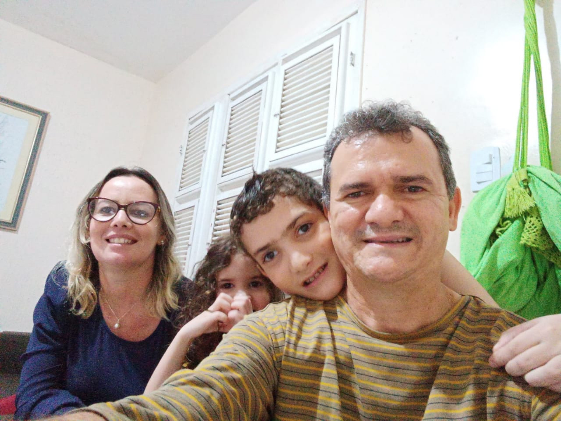 Francisco Uchoa teve o primeiro filho aos 41 aos e se sente feliz com sua família - Arquivo pessoal