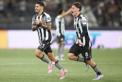 Com um a menos, Botafogo vence o Atlético-MG e entra no G-4 no Brasileiro