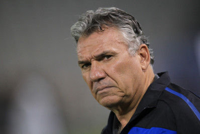 Ex-técnico da seleção brasileira passa por cirurgia após samgramentos