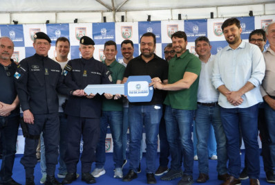 26º BPM recebe 14 novas viaturas e Cláudio Castro anuncia Batalhão Turístico em Petrópolis